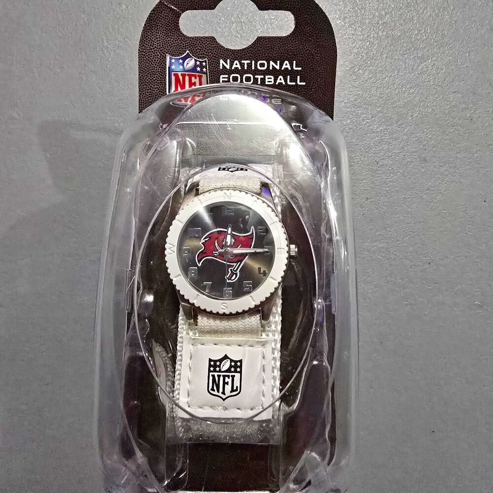Game Time NFL Tampa Bay Buccaneers Logo Quartz Analog Watch White Nylon Strap